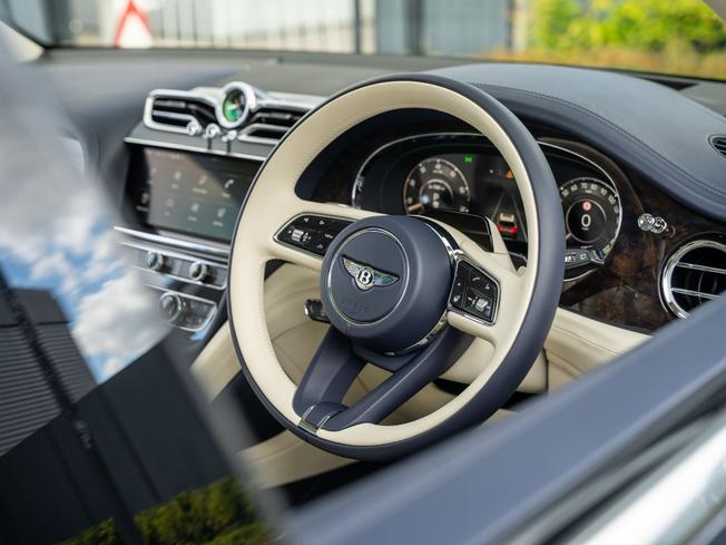 BENTLEY Bentayga Photo 16