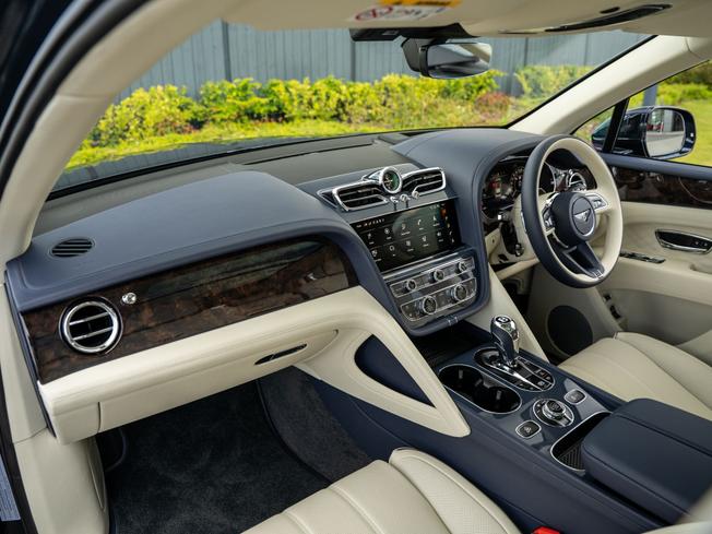 BENTLEY Bentayga Photo 2