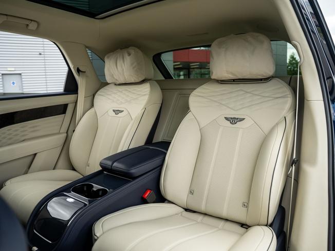 BENTLEY Bentayga Photo 20