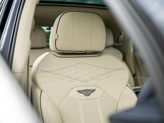 BENTLEY Bentayga Photo 23