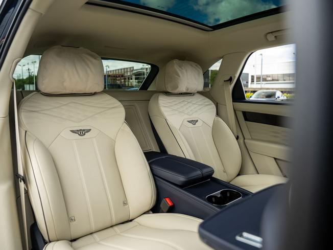 BENTLEY Bentayga Photo 26