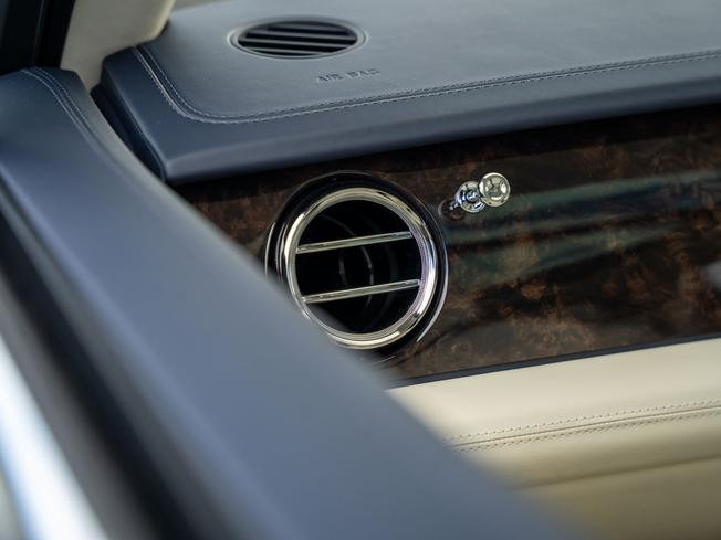 BENTLEY Bentayga Photo 32
