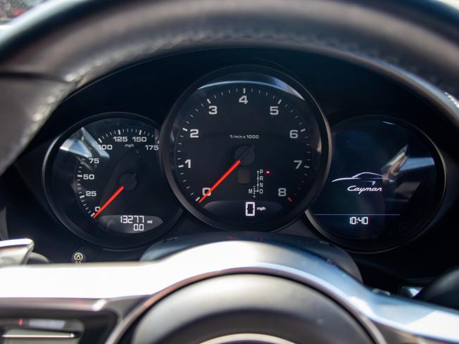 PORSCHE 718 Cayman Photo 11