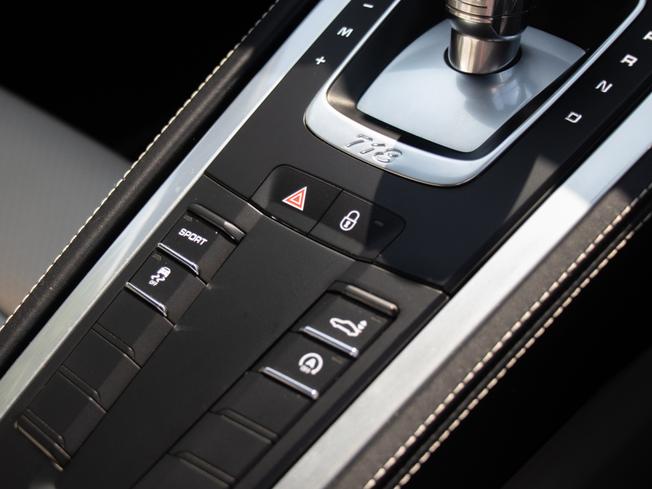 PORSCHE 718 Cayman Photo 15