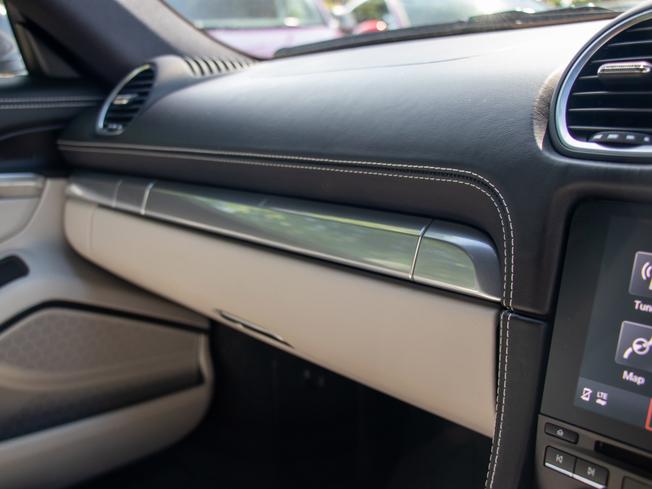 PORSCHE 718 Cayman Photo 20