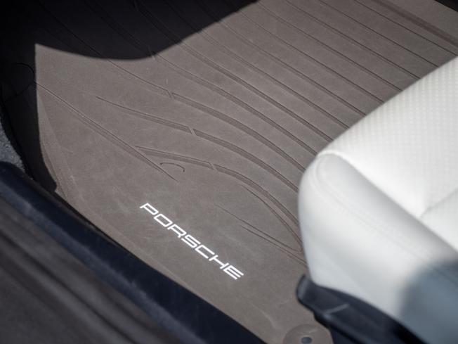 PORSCHE 718 Cayman Photo 24