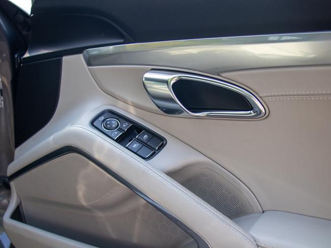 PORSCHE 718 Cayman Photo 25