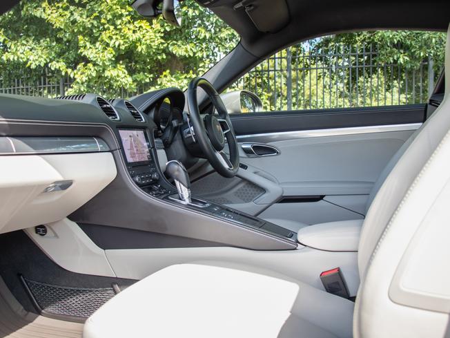 PORSCHE 718 Cayman Photo 3
