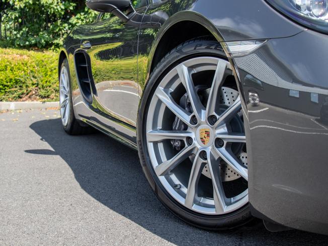 PORSCHE 718 Cayman Photo 32