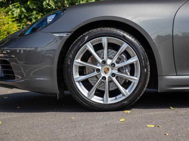 PORSCHE 718 Cayman Photo 4