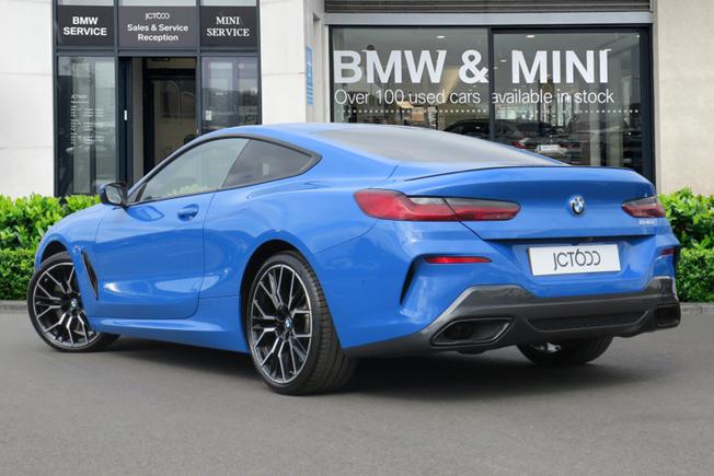 BMW 8 Series Photo 2