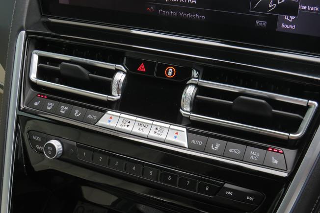 BMW 8 Series Photo 21