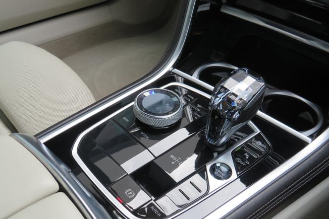 BMW 8 Series Photo 23