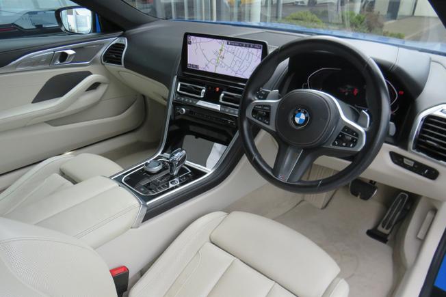 BMW 8 Series Photo 26