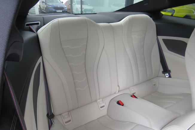 BMW 8 Series Photo 28