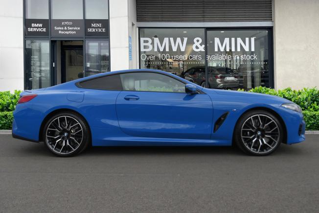 BMW 8 Series Photo 3