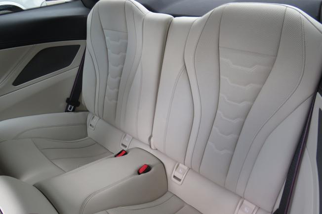 BMW 8 Series Photo 32