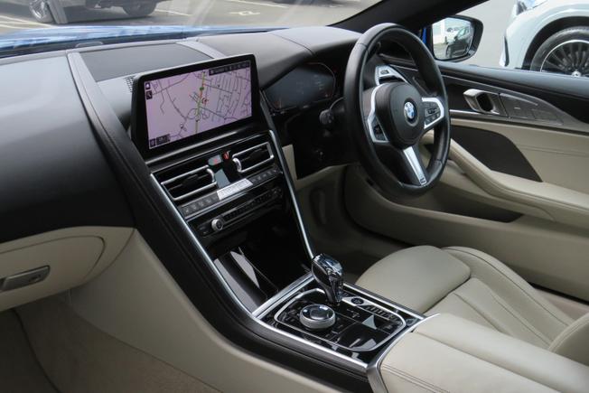 BMW 8 Series Photo 33