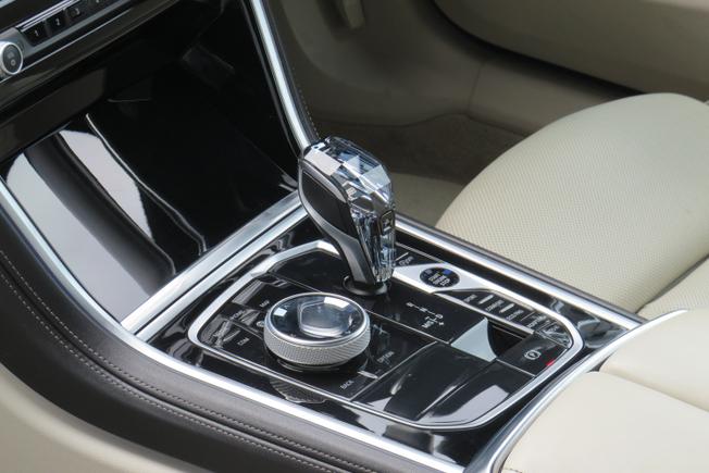 BMW 8 Series Photo 34