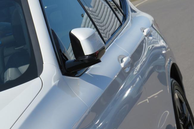 BMW Ix3 Photo 9