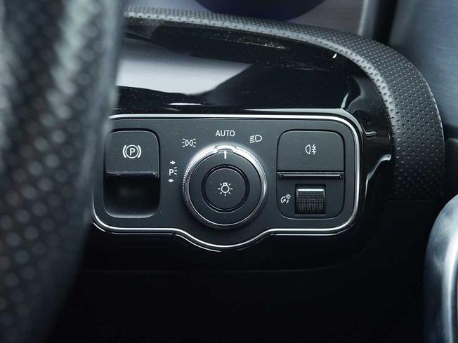 MERCEDES-BENZ CLA Class Photo 14