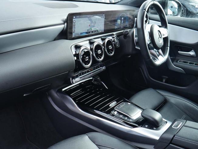 MERCEDES-BENZ CLA Class Photo 3