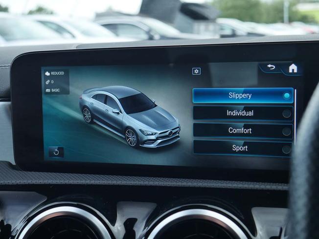 MERCEDES-BENZ CLA Class Photo 32