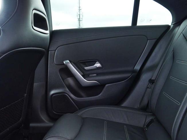 MERCEDES-BENZ CLA Class Photo 41