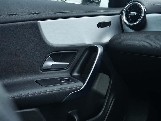 MERCEDES-BENZ CLA Class Photo 44