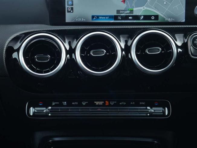 MERCEDES-BENZ CLA Class Photo 45