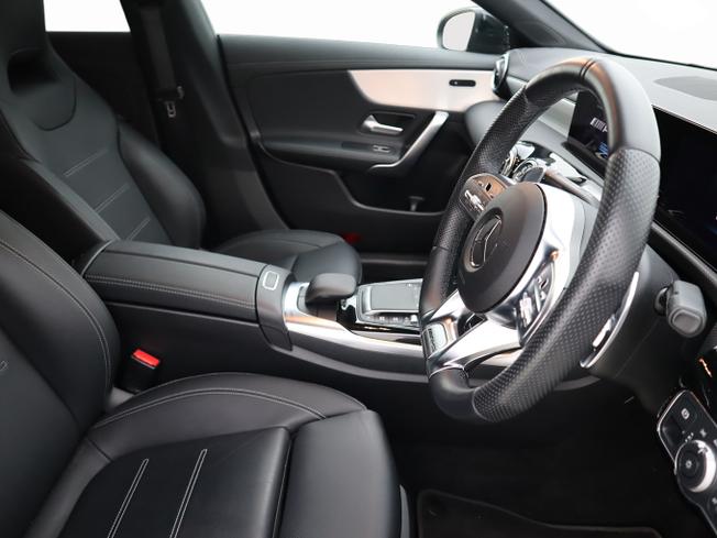 MERCEDES-BENZ CLA Class Photo 13