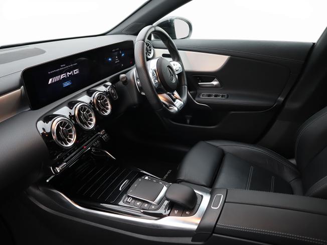 MERCEDES-BENZ CLA Class Photo 16