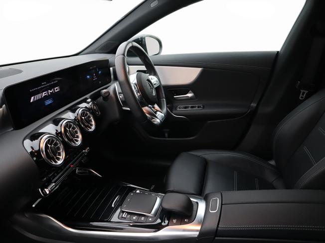 MERCEDES-BENZ CLA Class Photo 17