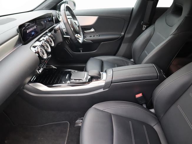 MERCEDES-BENZ CLA Class Photo 18