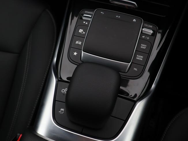 MERCEDES-BENZ CLA Class Photo 29