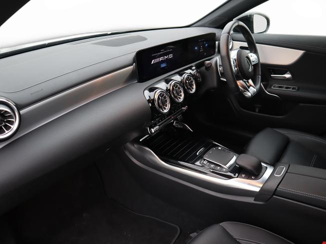 MERCEDES-BENZ CLA Class Photo 3