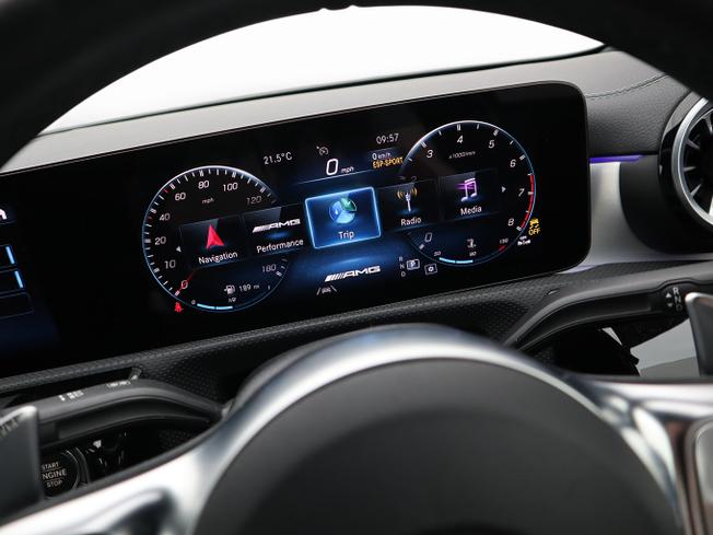 MERCEDES-BENZ CLA Class Photo 4