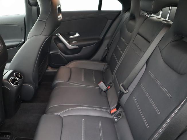 MERCEDES-BENZ CLA Class Photo 8