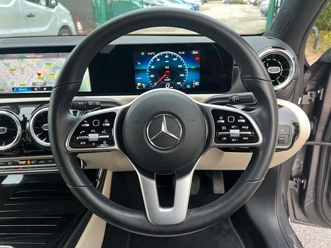 MERCEDES-BENZ A Class Photo 20
