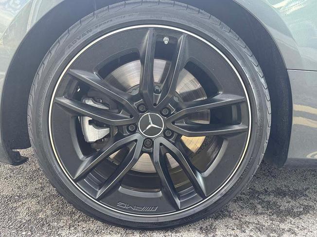 MERCEDES-BENZ E Class Photo 14