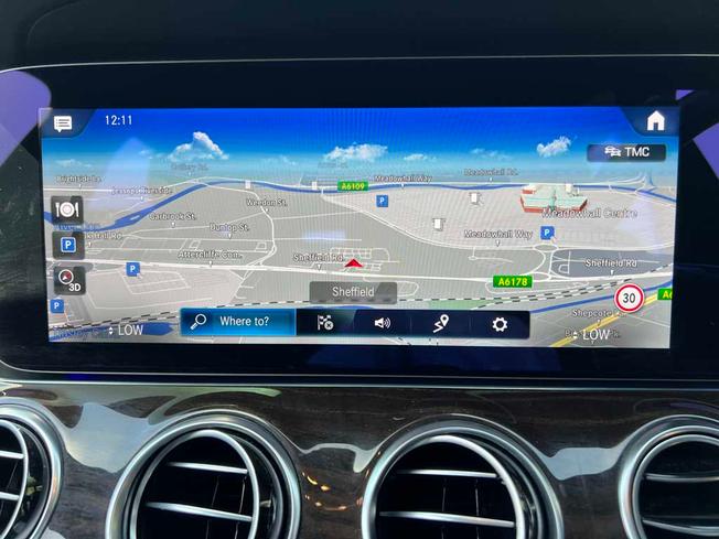 MERCEDES-BENZ E Class Photo 26