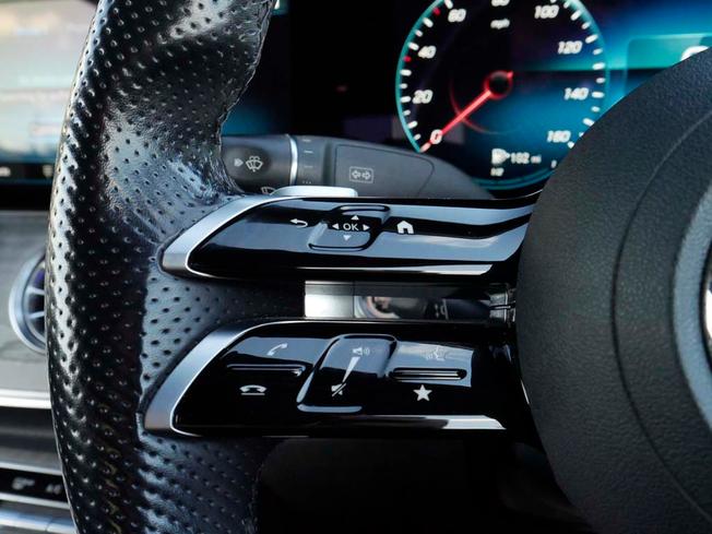 MERCEDES-BENZ E Class Photo 12