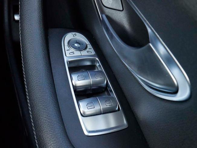 MERCEDES-BENZ E Class Photo 16