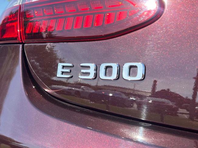 MERCEDES-BENZ E Class Photo 20