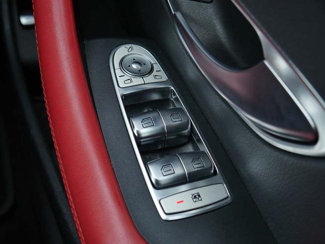 MERCEDES-BENZ E Class Photo 15