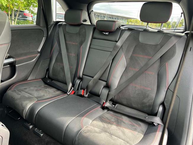 MERCEDES-BENZ B Class Photo 8