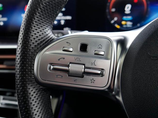 MERCEDES-BENZ EQC Photo 12
