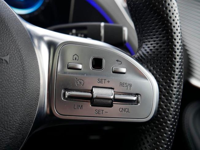 MERCEDES-BENZ EQC Photo 13