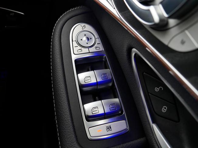 MERCEDES-BENZ EQC Photo 16