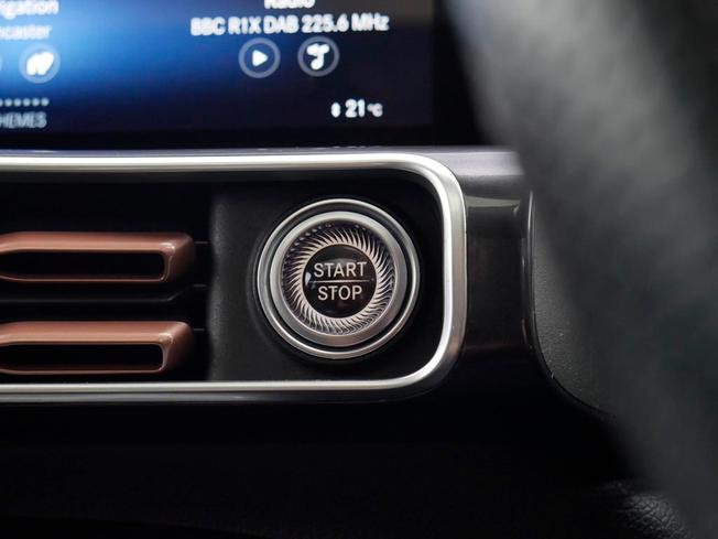 MERCEDES-BENZ EQC Photo 18